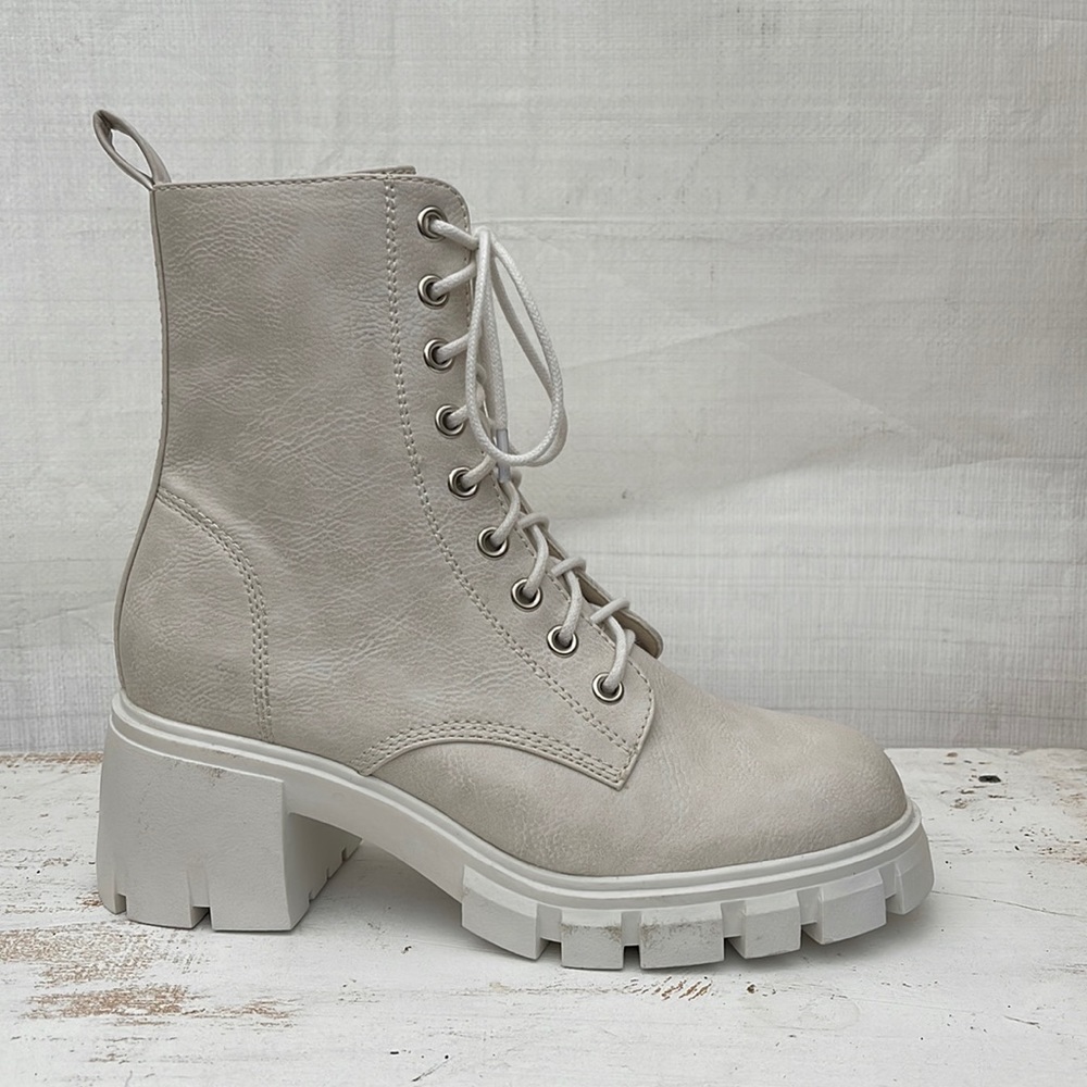 BRAND NEW JULIE COMBAT BOOT IN CREAM